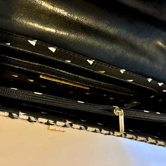 STREET LEVEL Houndstooth Bag with Detachable and Adjustable Cross Body Strap. - Picture 4 of 6